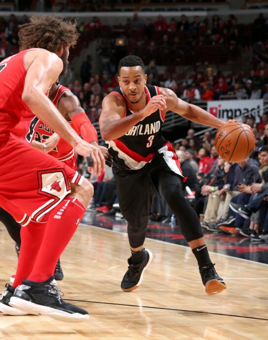 弗尔勒姆客场失利,中场组织混乱 弗尔勒姆客场失利,中场组织混乱