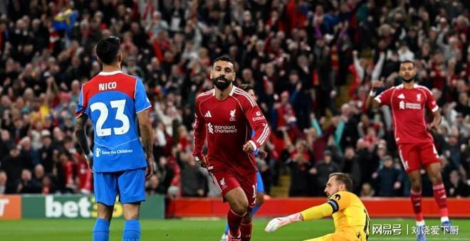 利物浦大比分胜利,球迷欢呼晋级欧冠八强 利物浦大比分胜利,球迷欢呼晋级欧冠八强