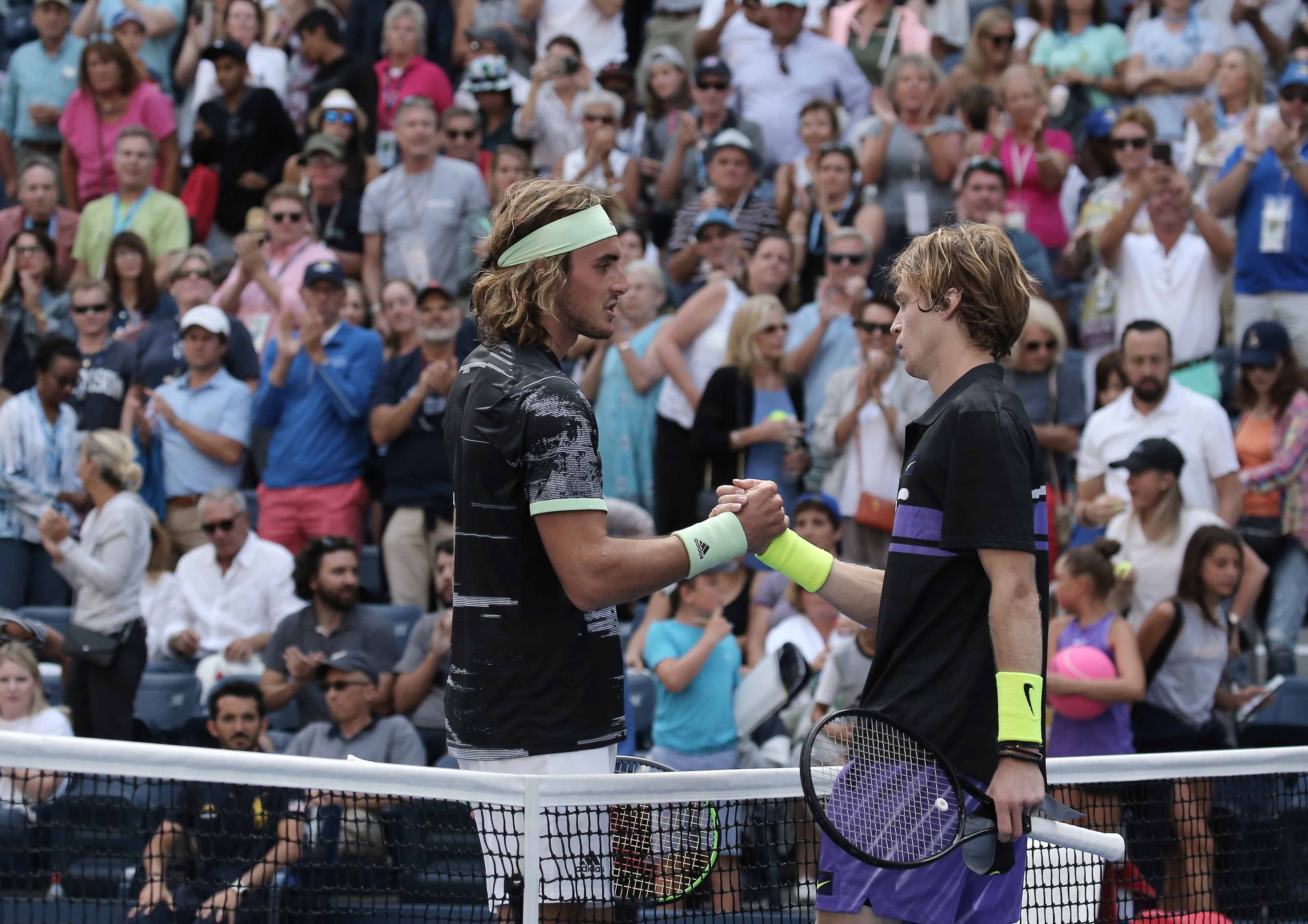 leyu乐鱼体育中国-西班牙网球队横扫意大利网球队，西西帕斯统治全场