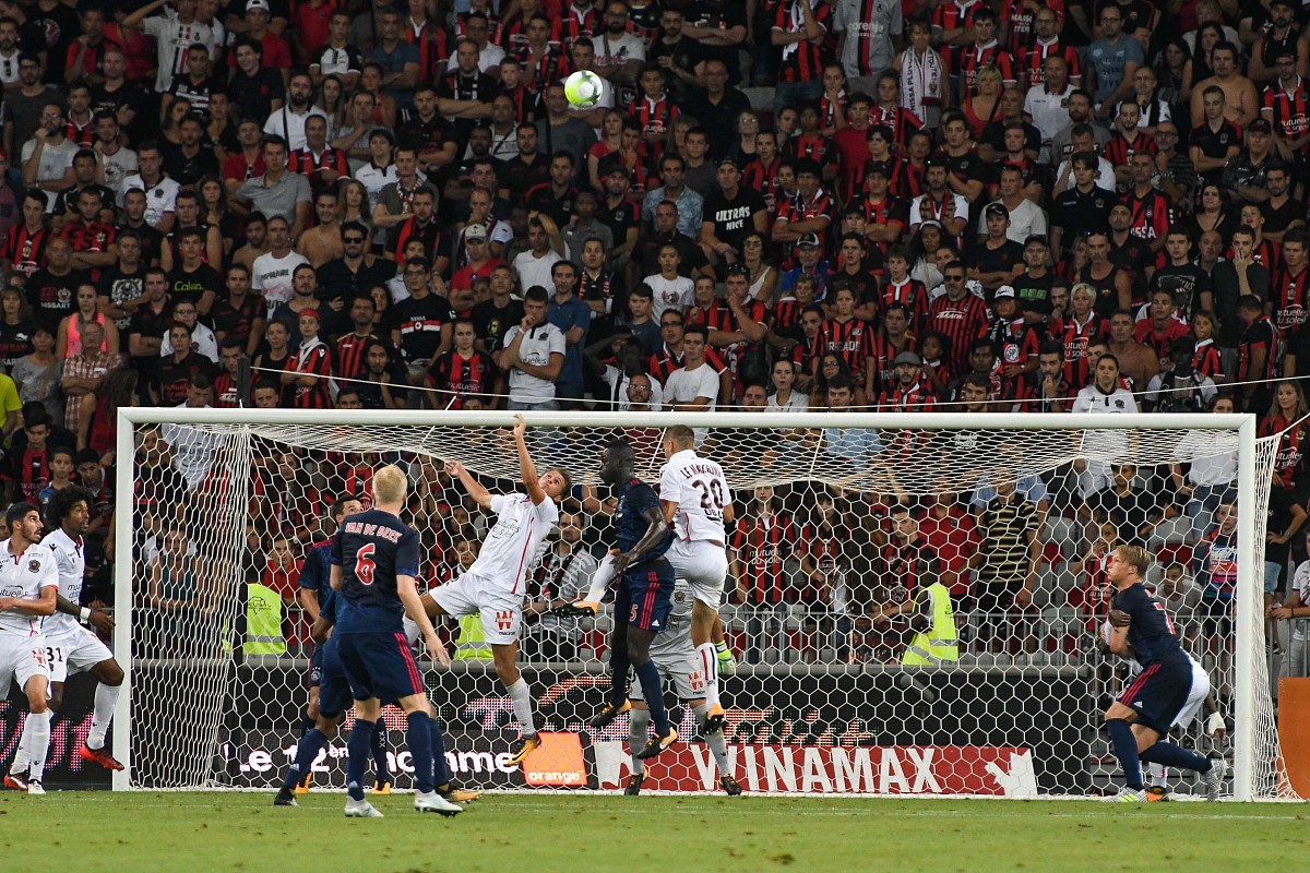 关键时刻进球,帮助球队取得宝贵的胜利 关键时刻进球,帮助球队取得宝贵的胜利