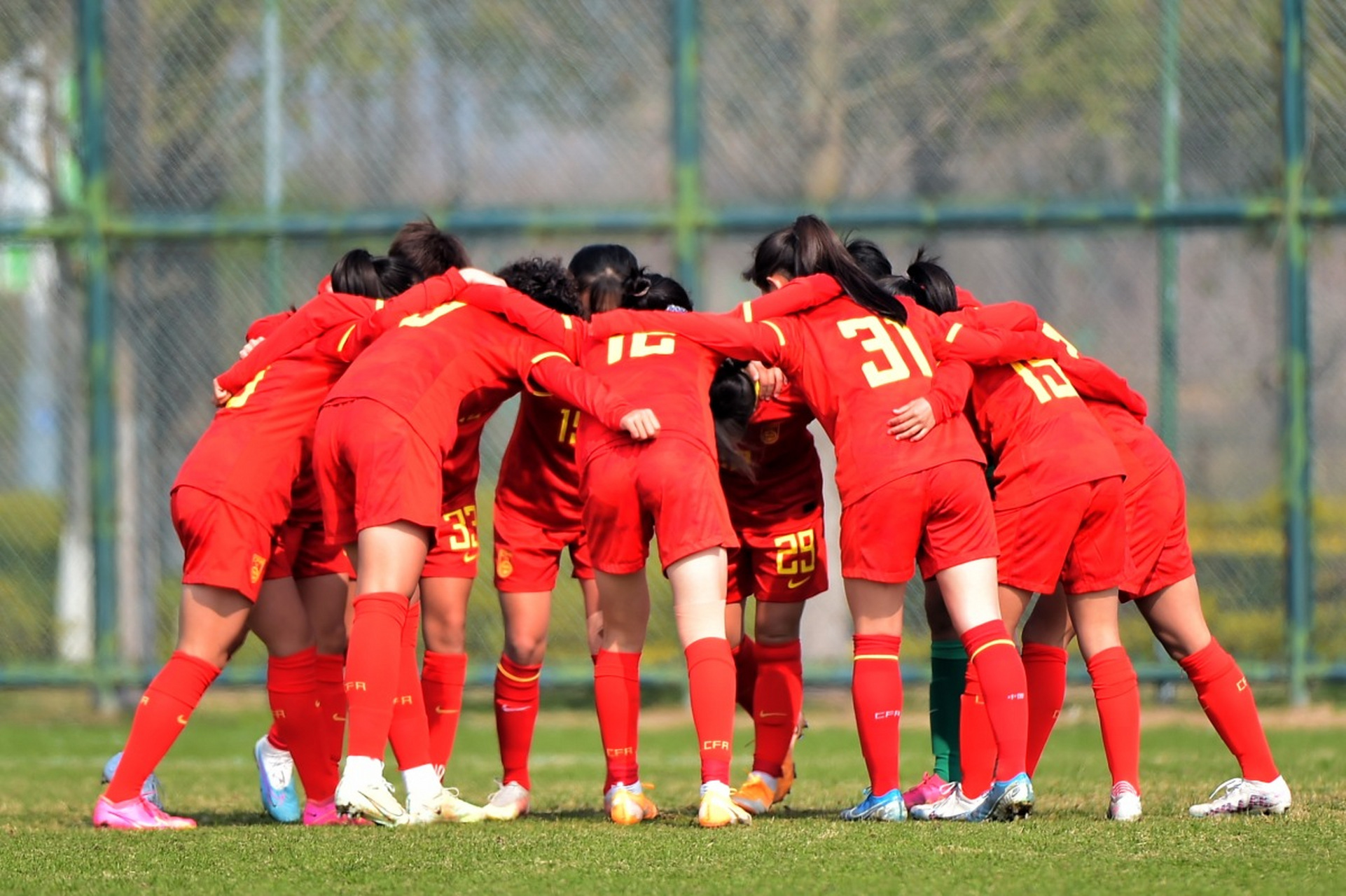 乐鱼vip注册-队伍备战女足赛事，训练成果显著